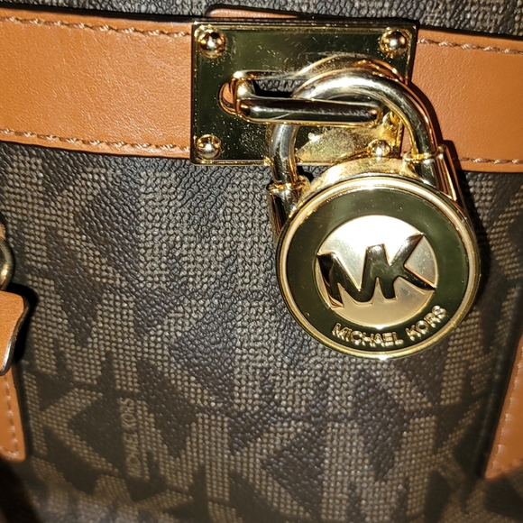 Small MK purse - Picture 5 of 13